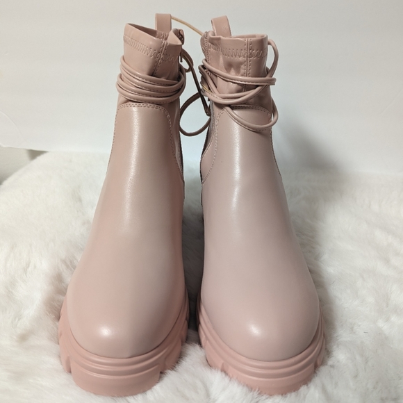 ShoeDazzle Women Size 9 Light Pink Lug Sole Side Zip Booties - Picture 9 of 11